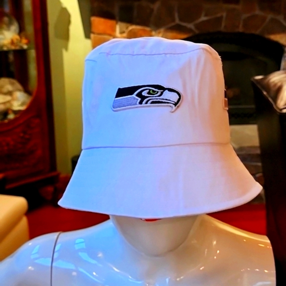 NWT Seahawks white bucket hat with 4 logo patches o/s
